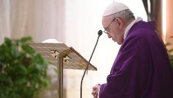 Papa Francisco misa Santa Marta sin techo coronavirus