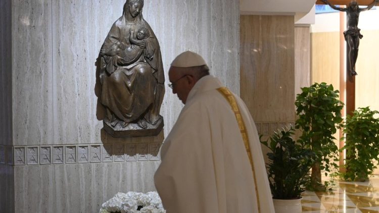Papst Franziskus bei der Frühmesse