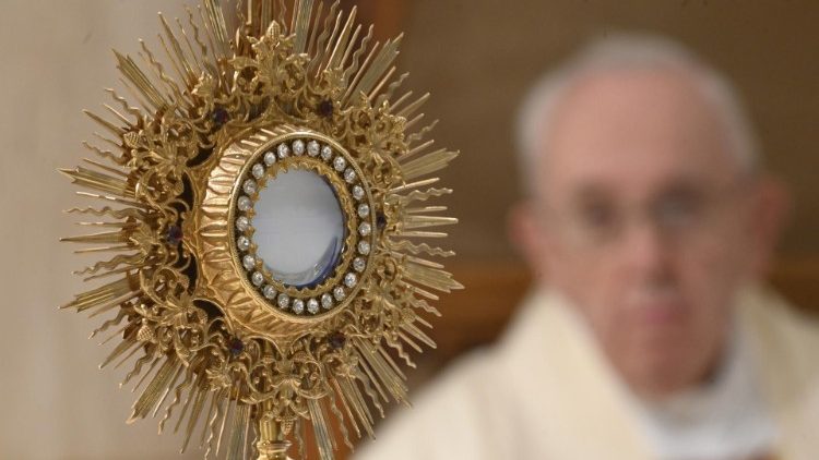 Die Monstranz bei der Frühmesse