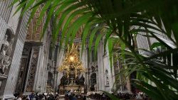 Baada ya kuadhimisha: Mateso na Kifo cha Bwana wetu Yesu Kristo, katika usiku huu mtakatifu, tunaadhimisha Ufufuko wake kutoka wafu kama alivyosema. 