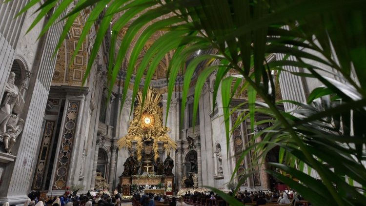 Baada ya kuadhimisha: Mateso na Kifo cha Bwana wetu Yesu Kristo, katika usiku huu mtakatifu, tunaadhimisha Ufufuko wake kutoka wafu kama alivyosema. 