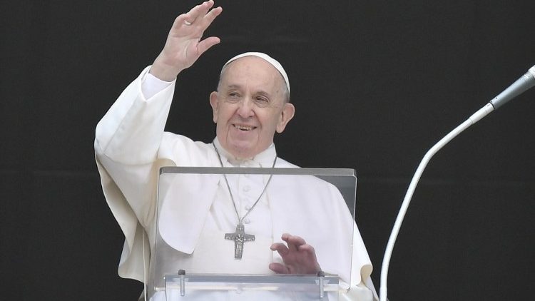 Heute nahm sich der Papst viel Zeit für sein Angelusgebet und schenkte allen ein freundliches Lächeln