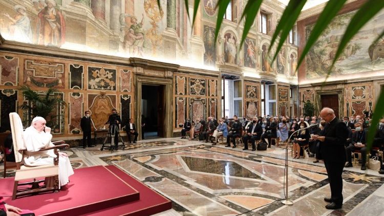 Baba Mtakatifu Francisko alipokutana na wajumbe wa mkutano mkuu wa mwaka wa Taasisi ya Kipapa ya Maisha, tarehe 27 Septemba 2021