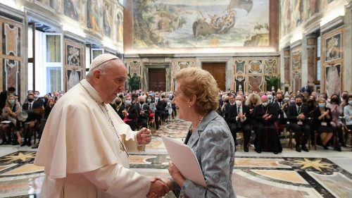 Papa Francesco saluta Anna Maria Tarantola, presidente della Fondazione Centesimus Annus Pro Pontifice