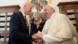 Franziskus 2021 mit Biden im Vatikan