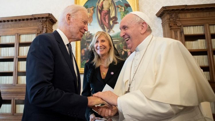 Franziskus 2021 mit Biden im Vatikan
