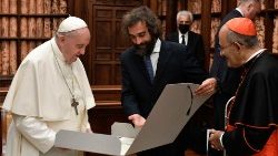 Askofu mkuu Giovanni Cesare Pagazzi ameteuliwa na Baba Mtakatifu Francisko kuwa Mhifadhi mkuu wa Nyaraka za Kanisa na Mkutubi mkuu wa Maktaba ya Kanisa Katoliki.