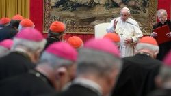 Papa Francisco com membros da Cúria Romana - votos de Feliz Natal