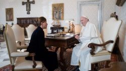 La directora de los Museos Vaticanos, Barbara Jatta, en uno de sus encuentros con el Papa Francisco.
