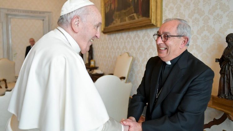 Францішак з кардыналам Анджэла Дэ Данацісам