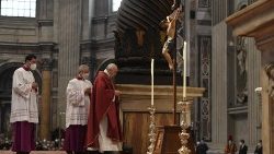 “Amin, amin, nawambia: Chembe ya ngano isipoanguka katika nchi, ikafa, hukaa hali iyo hiyo peke yake; bali ikifa, hutoa mazao mengi” (Yn. 12:24).