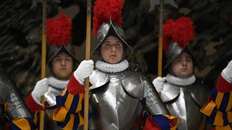 Gwardia Szwajcarska ma za zadanie chronić papieża