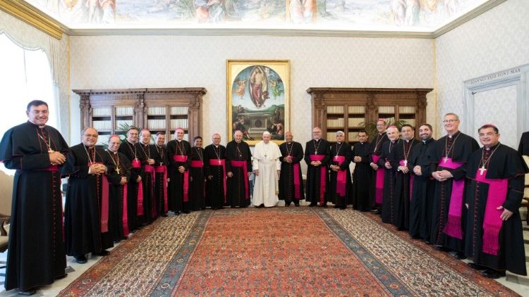 Papa Francisco com os bispos do Ceará, em 12 de maio de 2022
