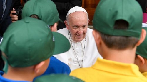 Papež: Kéž se dospělí od dětí naučí péči o společný domov
