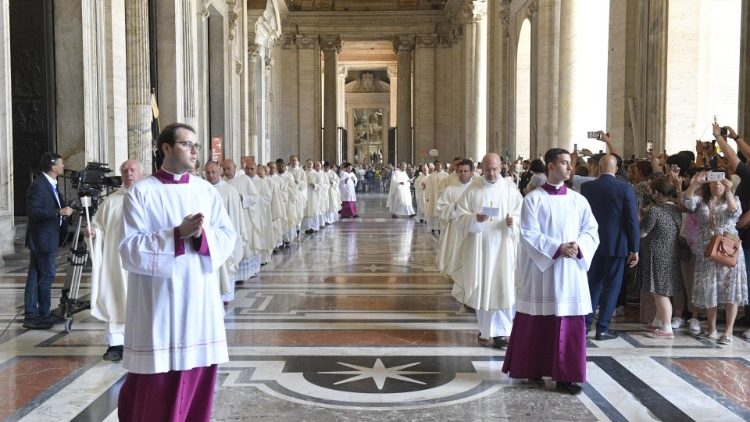 Ekaristi Takatifu chanzo na kilele cha maisha na utume wa Kanisa