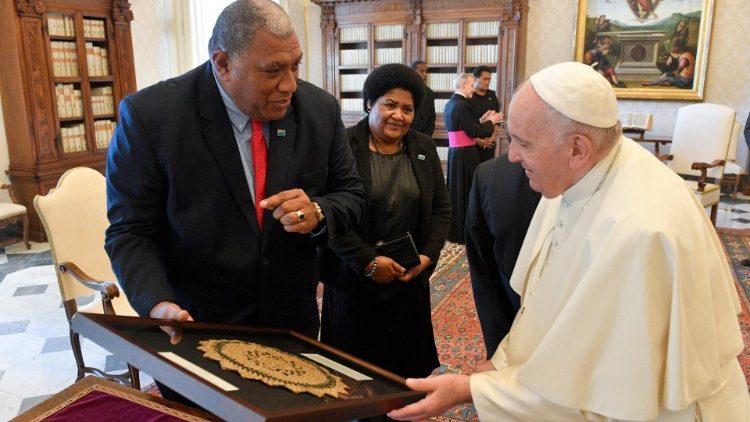教宗接见斐济共和国总统卡托尼维雷