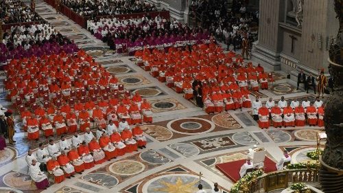 Папа: кардиналы – слуги, а не «превосходительства»