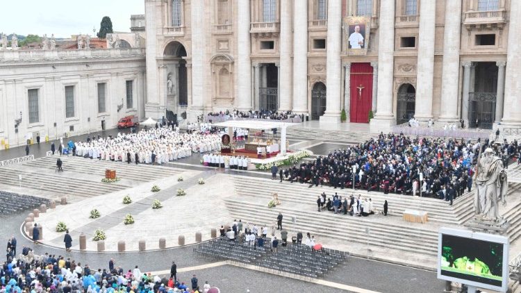 Ceremonie de beatificare în Piața San Pietro dedicată Fericitului Ioan Paul I