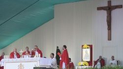 Missa Papa no Cazaquistão em 14.09.2022. Atrás do Altar, o ícone de Maria "Mãe da Grande Estepe" (Vatican Media)