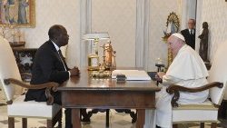 Папа Римский на встрече с президентом Республики Кот-д’Ивуар (17 сентября 2022 г.)