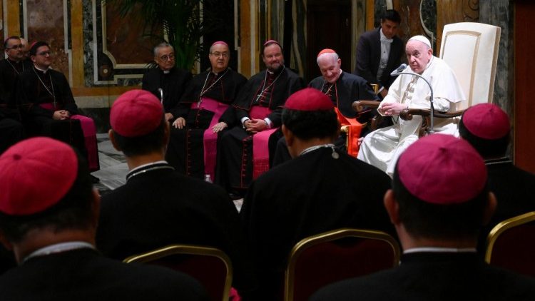 教宗接见新祝圣的主教们