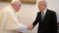 Papst Franziskus und Thomas Bach, Präsident des Internationalen Olympischen Komitees (IOC) bei der Audienz am 30. September 2022