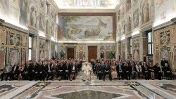 Papa Francesco con i membri della "Fraternidad de Agrupaciones Santo Tomas de Aquino"