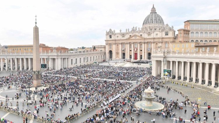 Trg svetega Petra z baziliko (oktober 2022)