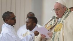 האפיפיור במיסה לרגל הכרזה על קדושים חדשים ובתפילת המלאך