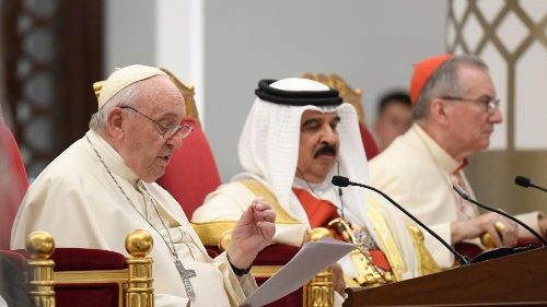 Pope in Bahrain: Bring waters of fraternity to desert of human coexistence