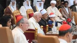 Pope meets the Muslim Council of Elders during his apostolic visit to Bahrain