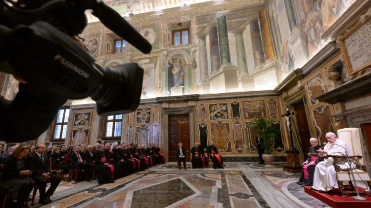 Il Papa nell'udienza a dipendenti e partecipanti all'assemblea plenaria del Dicastero per la Comunicazione