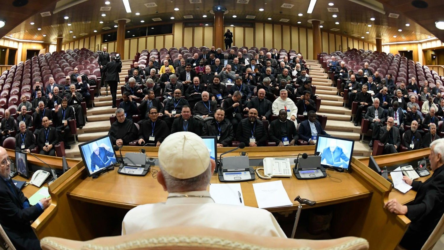 Il Papa ai religiosi: l’esercizio dell’autorità non degeneri, si
