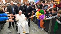 2022.11.28 Studenti partecipanti all'Incontro per l'educazione alla pace e alla cura