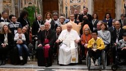 Udienza del Papa a un gruppo di disabili nella Giornata mondiale delle persone con disabilità.
