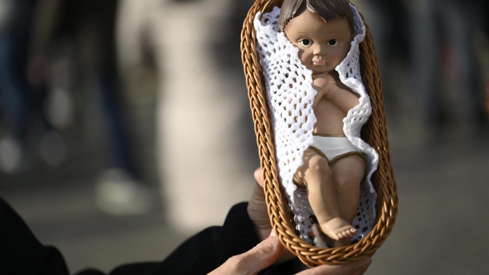 22.12.11 Angelus Benedizione Bambinelli