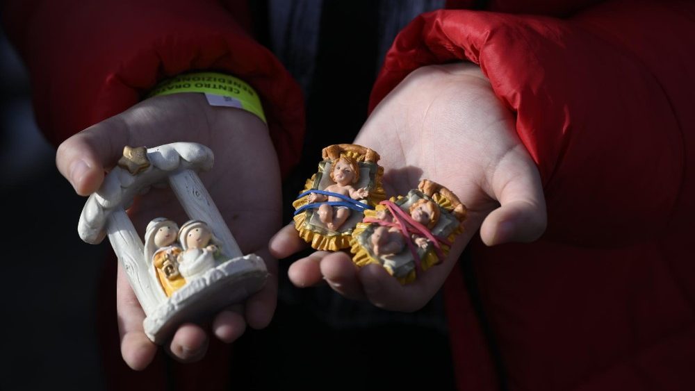 Bendición de las estatuillas del Niño Jesús en la Plaza de San Pedro (foto de archivo)