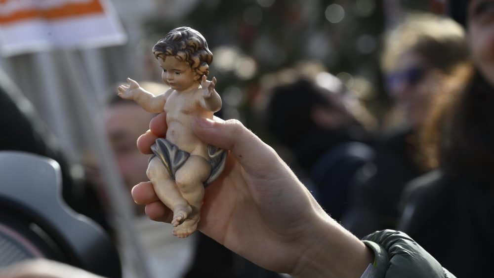 22.12.11 Angelus Benedizione Bambinelli