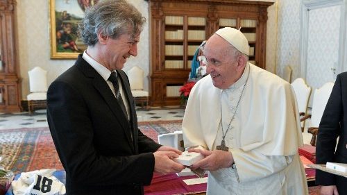 Papa recebe o senhor Robert Golob, primeiro-ministro da Eslovênia