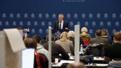 Матэа Бруні падчас брыфінгу ў Ватыкане. Ілюстрацыйнае фота