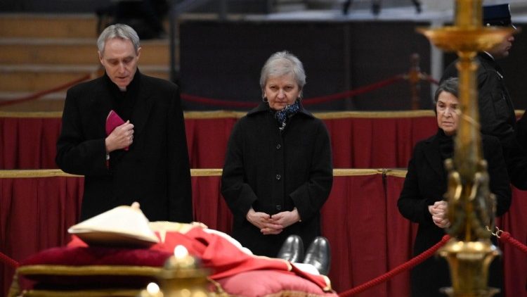 Der Leichnam von Benedikt XVI. ist im Petersdom aufgebahrt