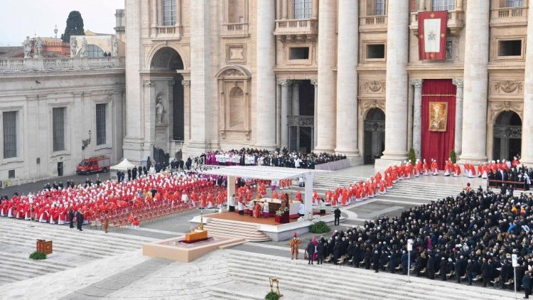 Un'immagine dei funerali di Benedetto XVI
