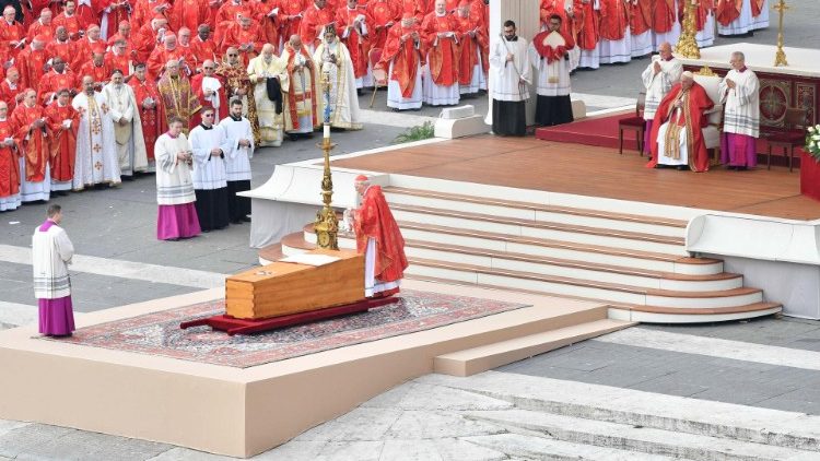 Hayati Papa Benedikto XVI Shuhuda wa imani na upendo wa udugu wa kibinadamu