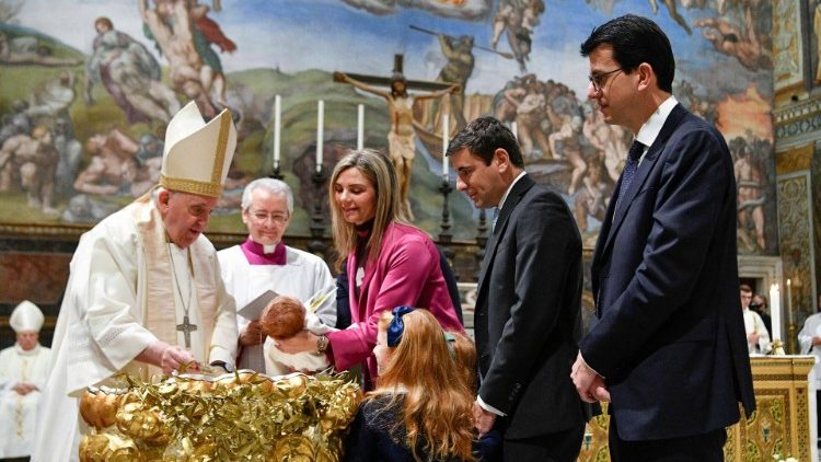 Baba Mtakatifu Francisko, Dominika tarehe 12 Januari 2025 anatarajia kuongoza Ibada ya Misa Takatifu, Sikukuu ya Ubatizo wa Bwana na kutoa Sakramenti ya Ubatizo kwa watoto walioandaliwa. 