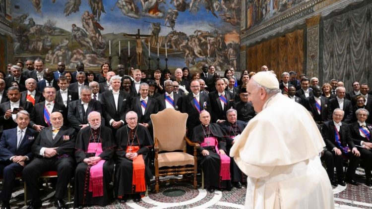 Il Papa e il corpo diplomatico nella Cappella Sistina