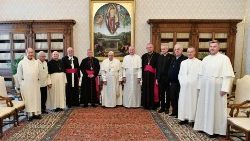 Francesco con i membri del Consiglio Primaziale della Confederazione dei Canonici Regolari di Sant'Agostino