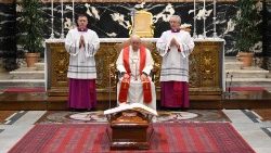Il Papa alle esequie del cardinale George Pell nella Basilica vaticana