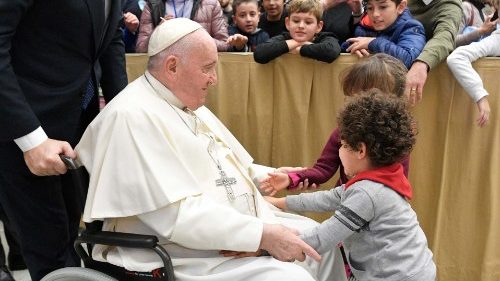Papst: Die Familie ist der Ausgangspunkt des Aufnehmens