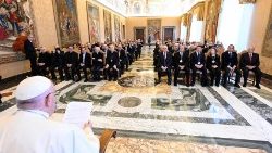 이탈리아 교구 형제회 연맹 회원들을 만난 교황