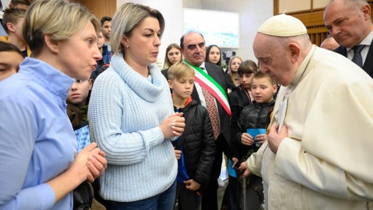 Папі передали списки полонених